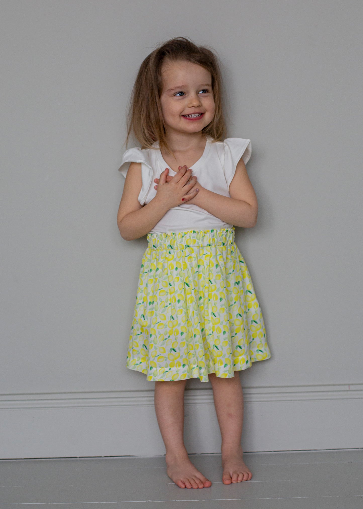 A-line shaped skirt in woven fabric with lemon print