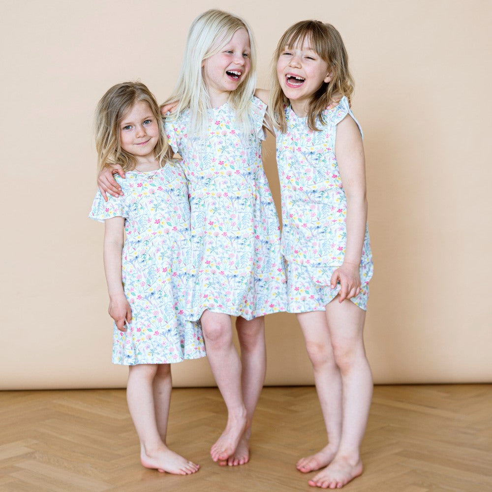 2-delat set med ängsblommor sommarset