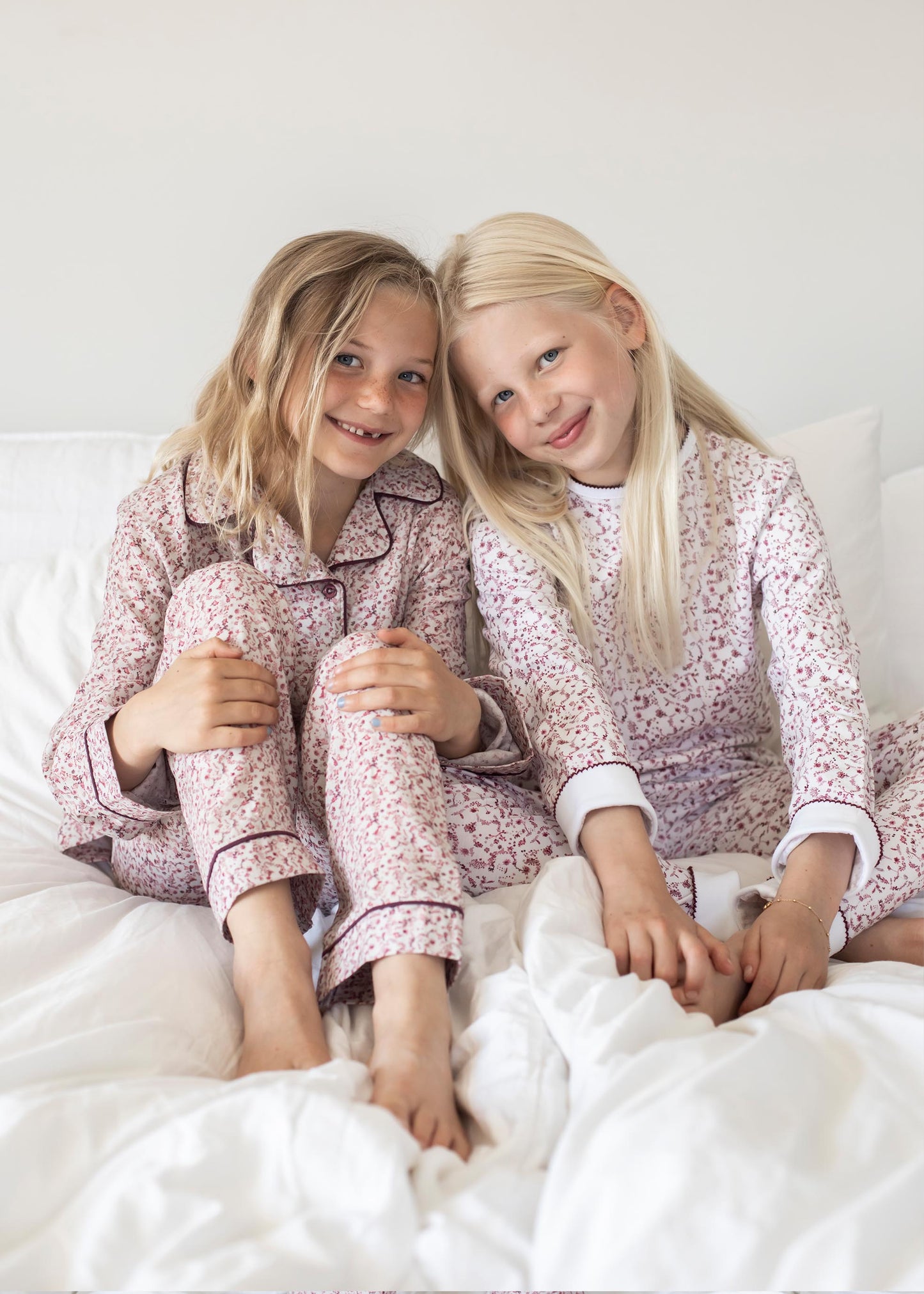 Mjuk pyjamas i modalmix med brodyr
