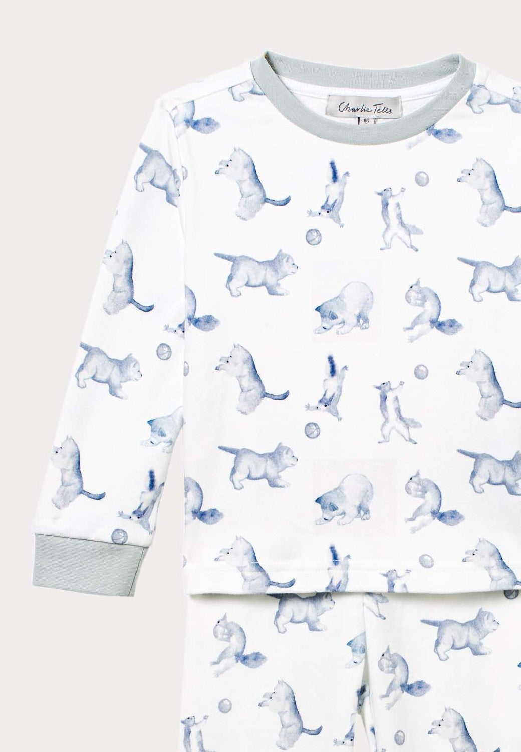 Pyjamas i ekologisk bomull med varg och ekorre