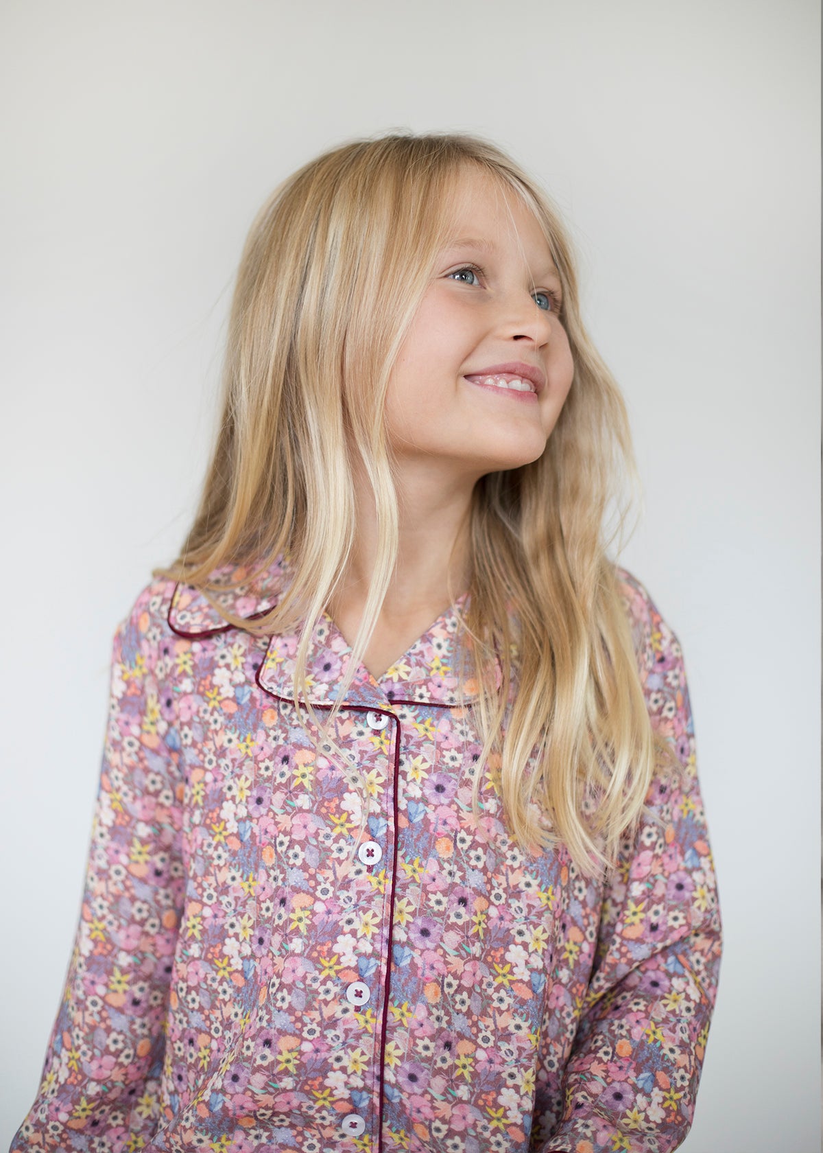 Pyjamas i viscose med sidenband