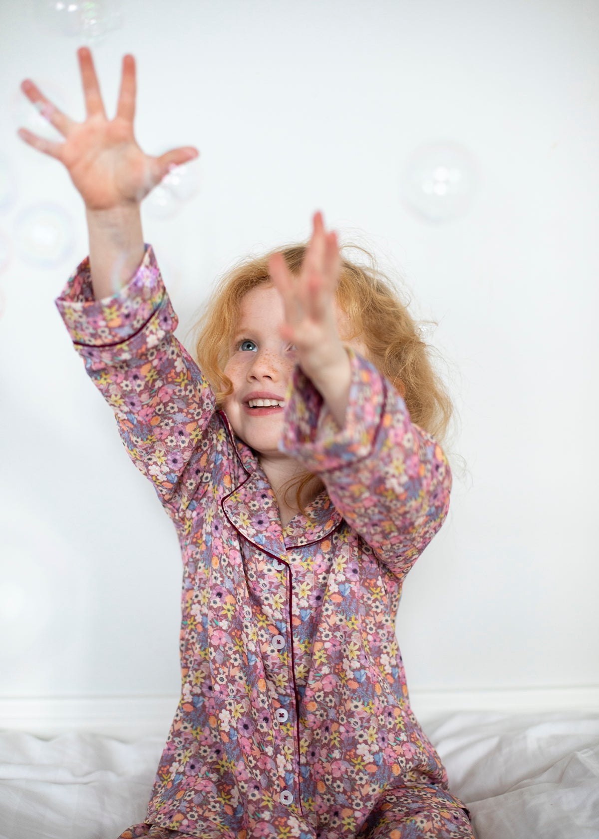 Pyjamas i viscose med sidenband