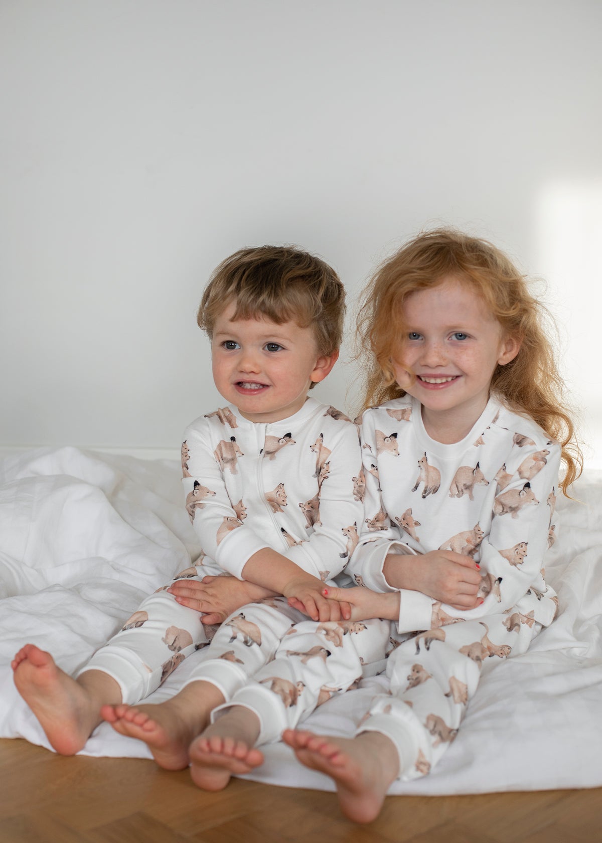 Pyjamas för baby i ekologisk bomull med rävar