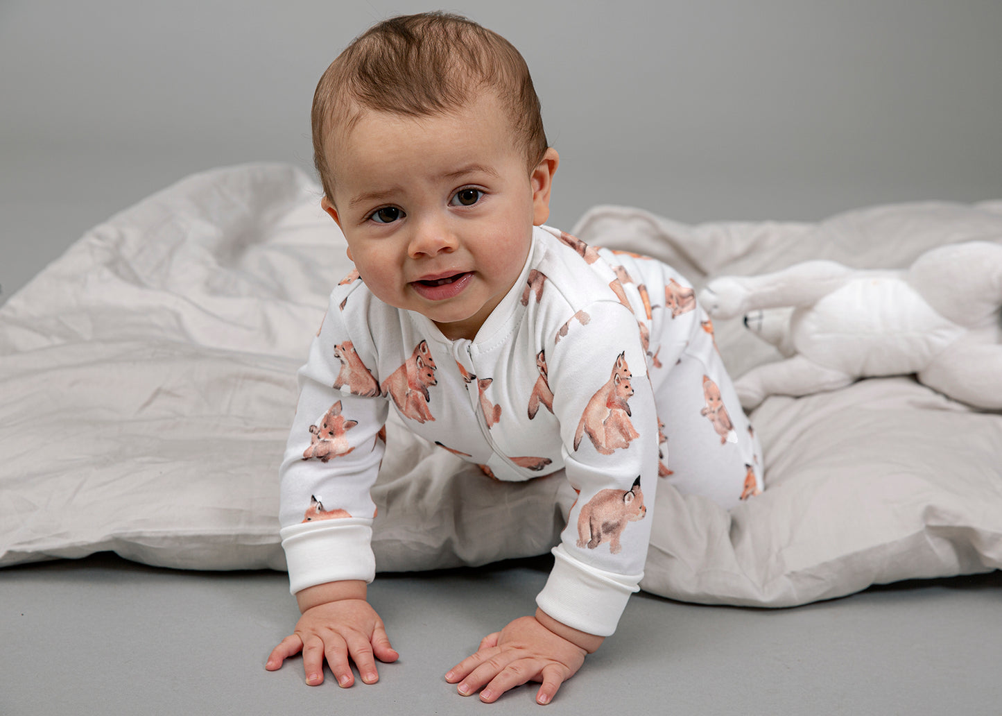 Pyjamas för baby i ekologisk bomull med rävar
