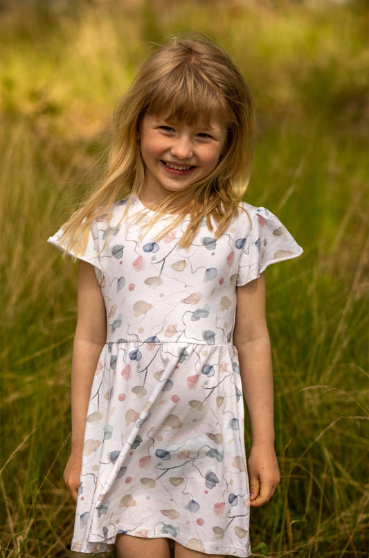 Klänning med fjärilsärm och luktärtsprint Klänning