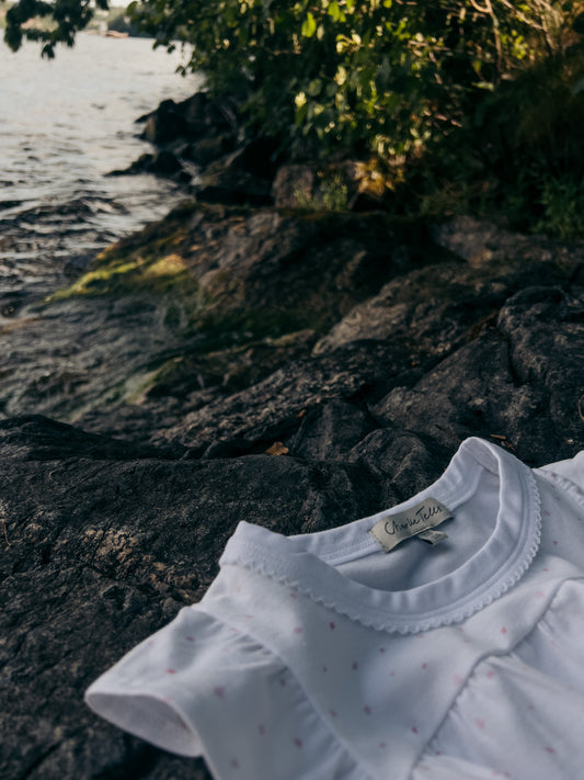 Kort pyjamasset i mjuk modalmix med broderi och rosa blomma Pyjamas