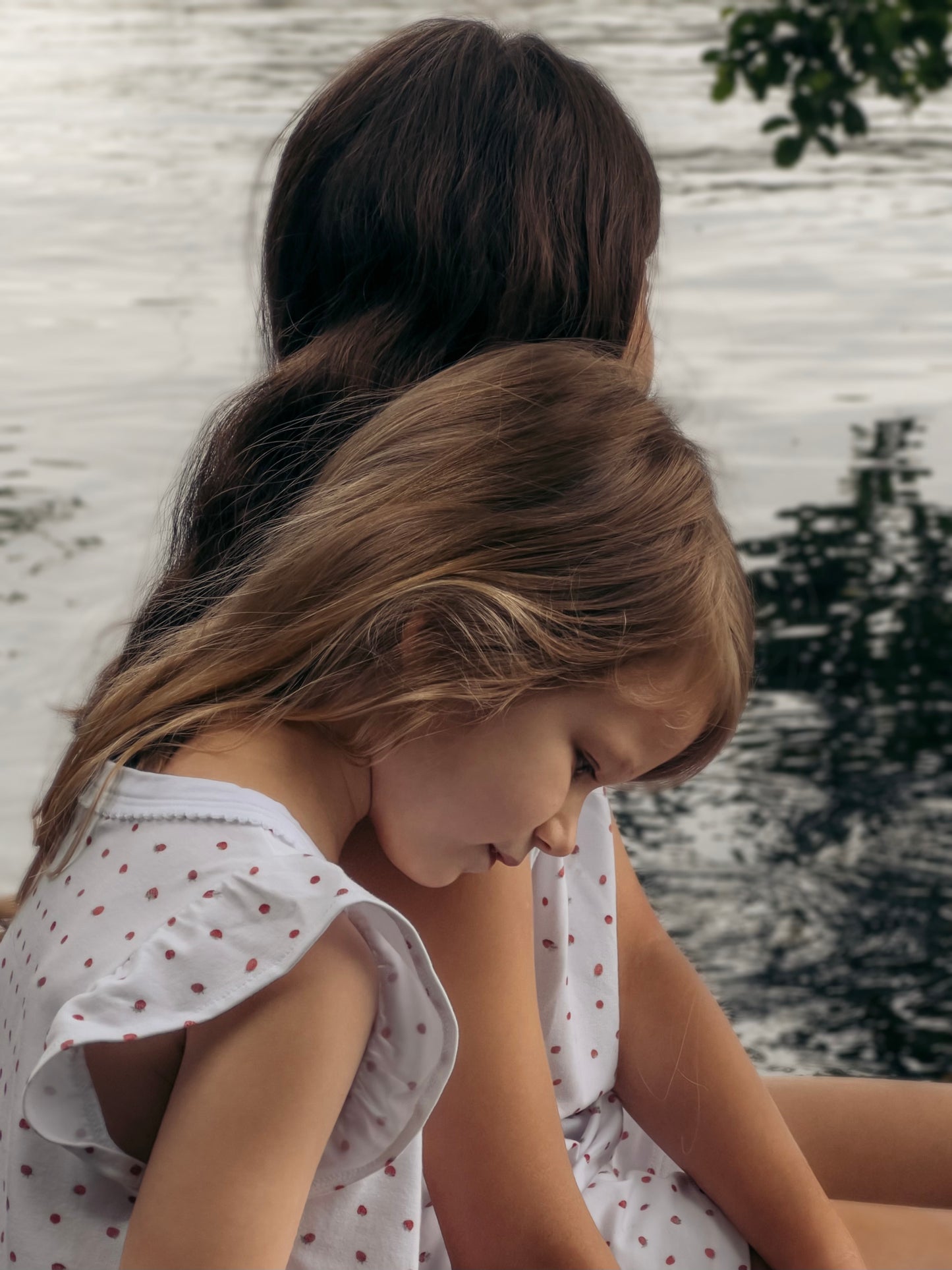 Kort pyjamasset i mjuk modalmix med broderi och smultron Pyjamas