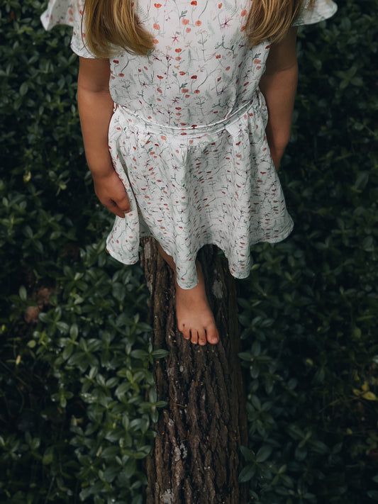 Vävd klänning i viscose med sommarblommor