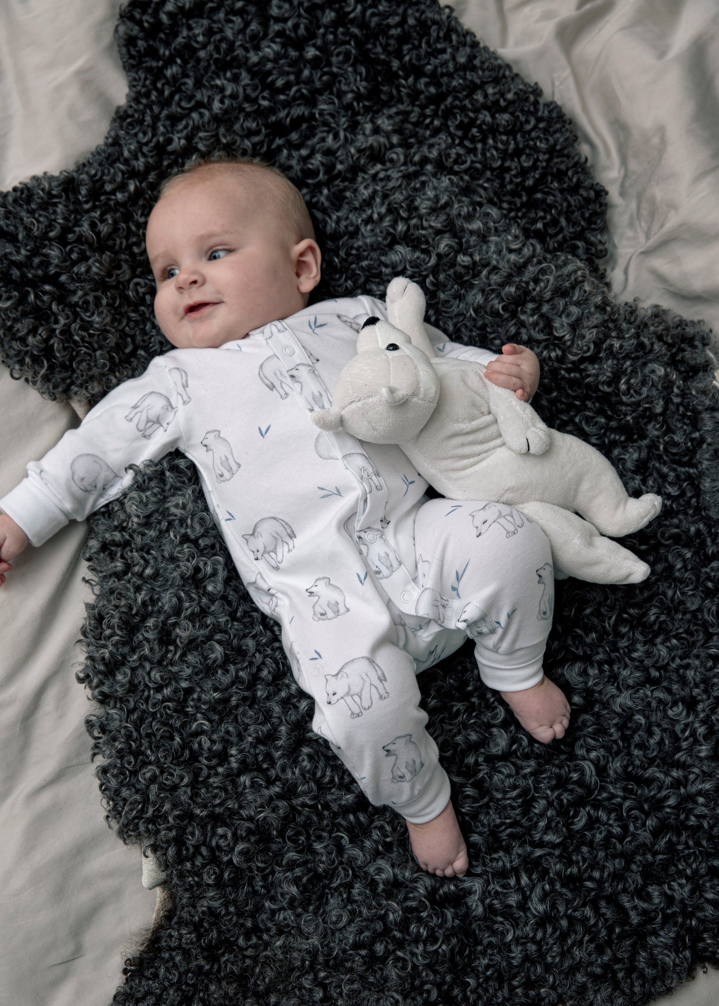 Pyjamas för baby i ekologisk bomull med vargar