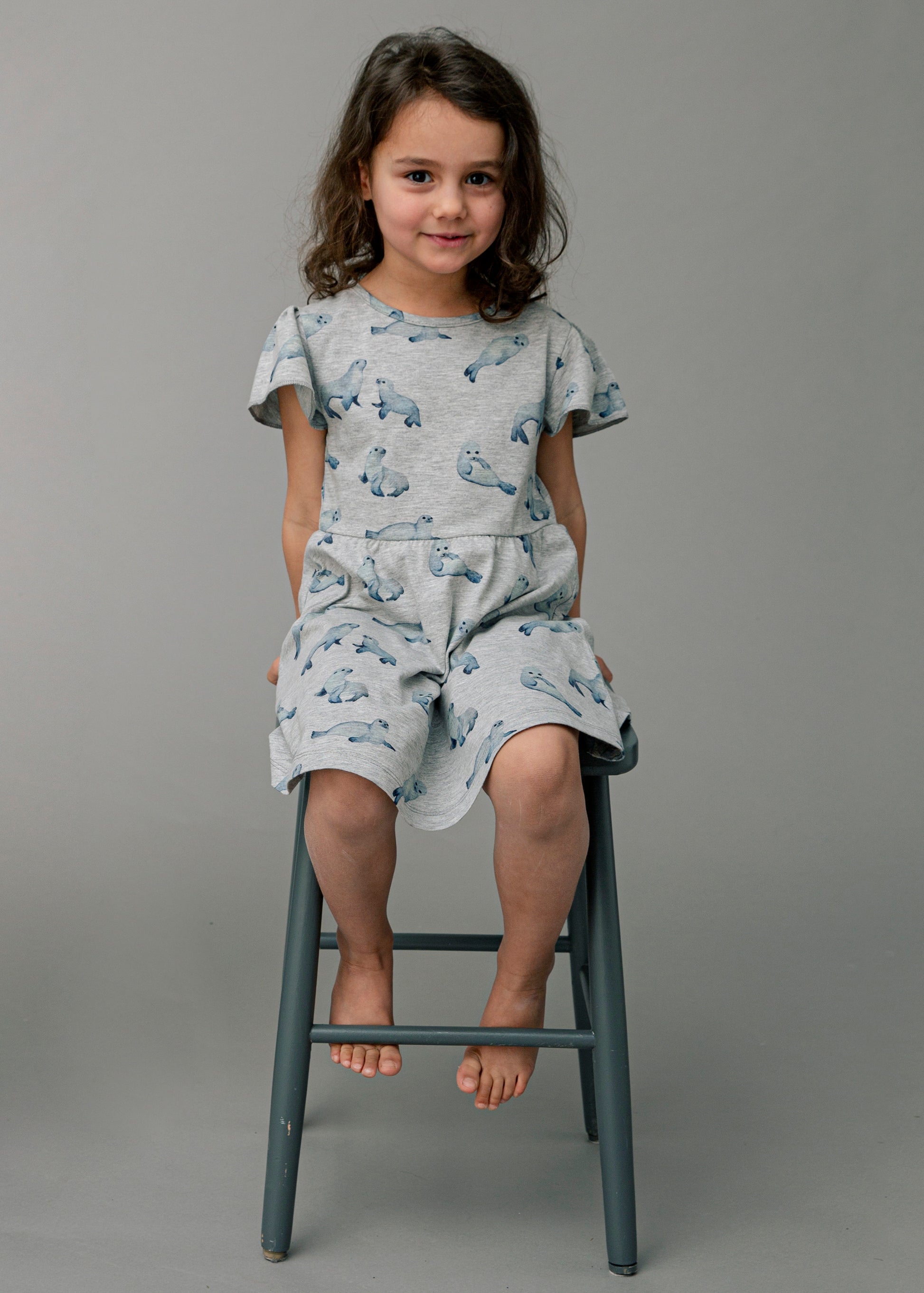 74/80 / Grå melange Klänning med fjärilsärm Klänning