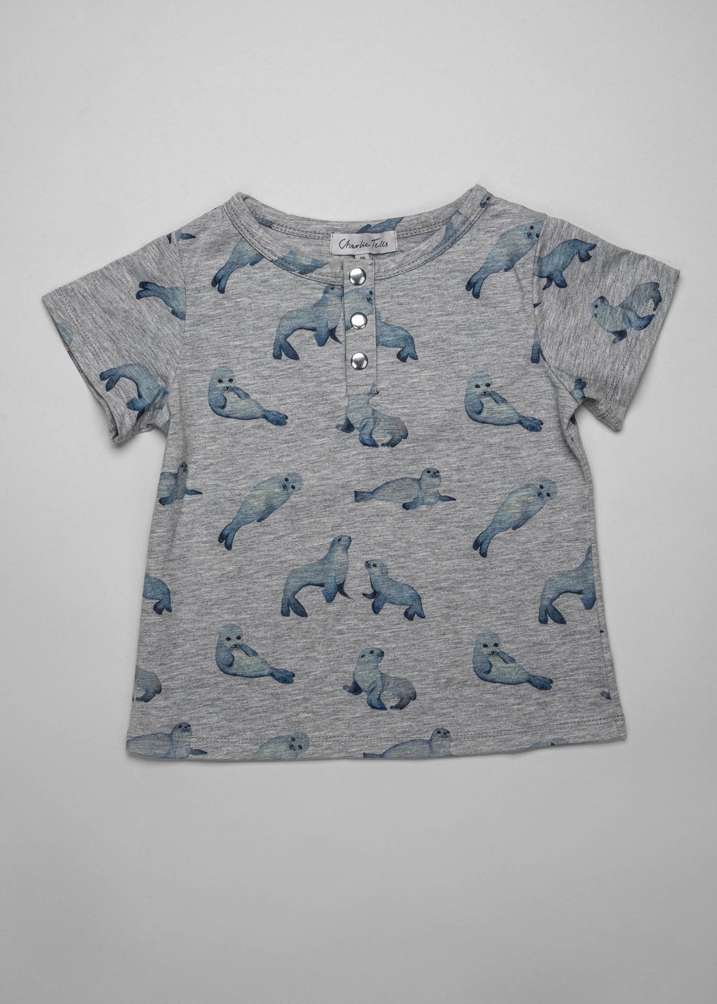 T-shirt with push buttons and seal print