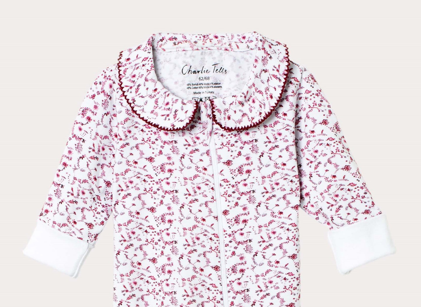 Pajamas for baby with embroidered collar 