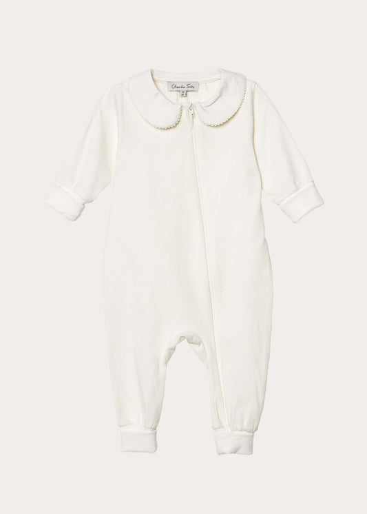 Pyjamas för baby med broderad krage