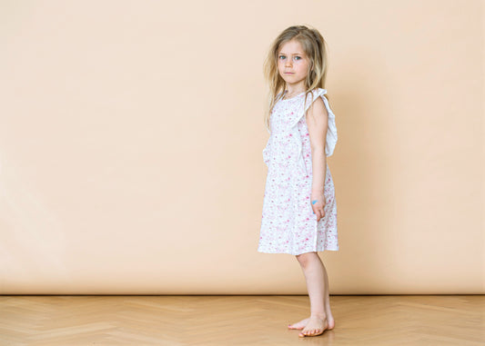 Klänning med dubbla volanger Klänning