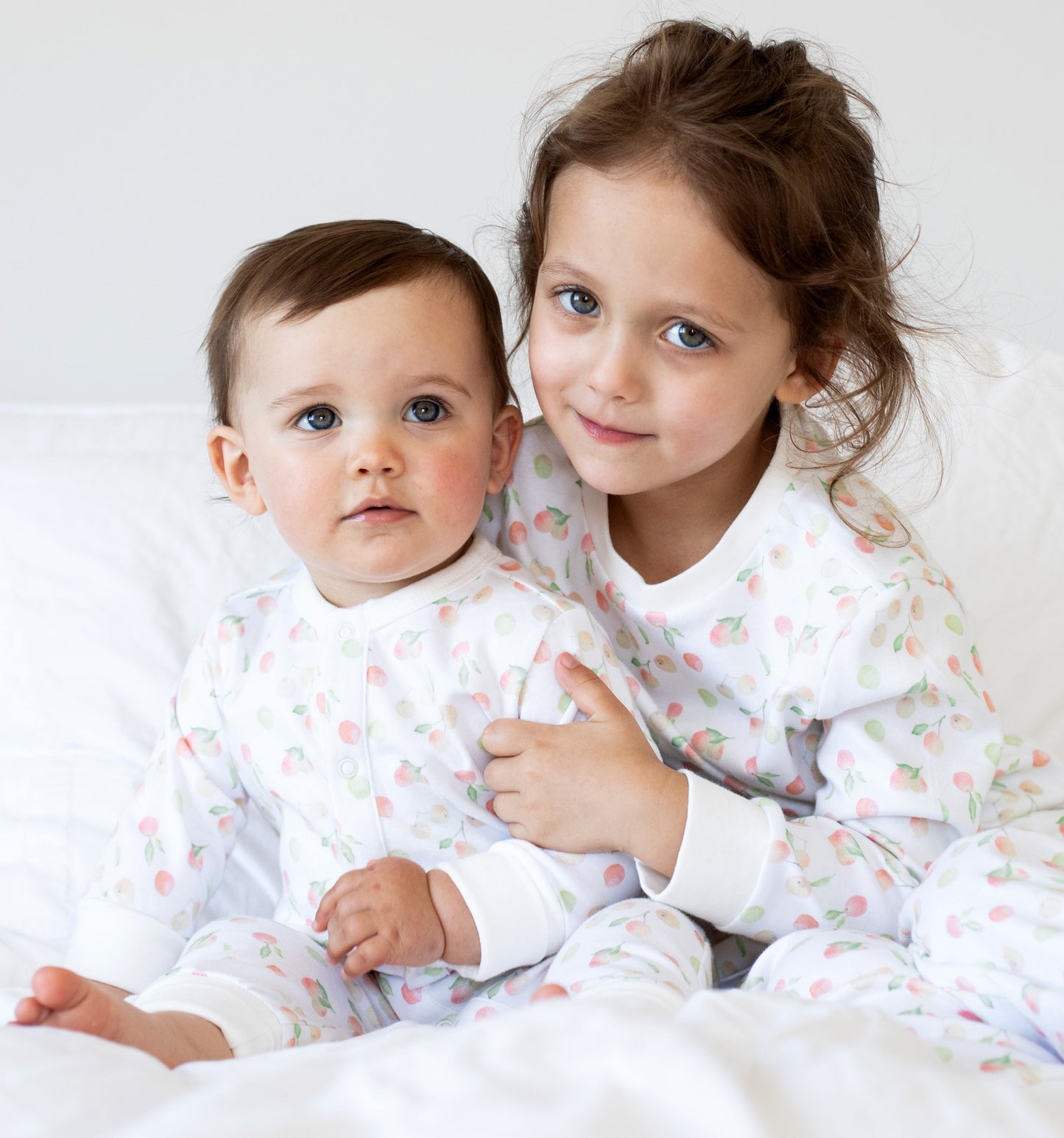 Pyjamas i ekologisk bomull med äpplen Pyjamas