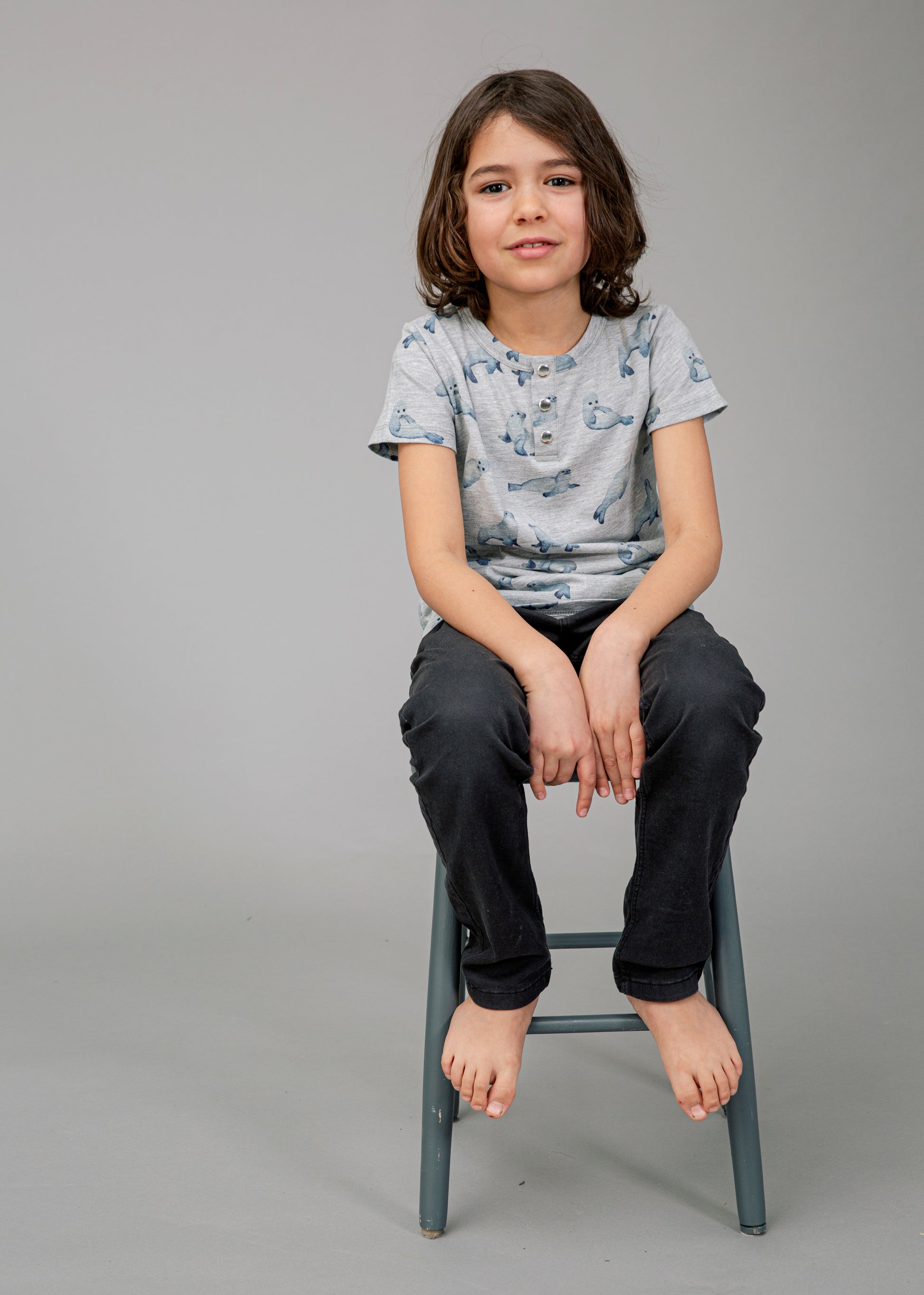 T-shirt med tryckknappar och sälprint T-shirt